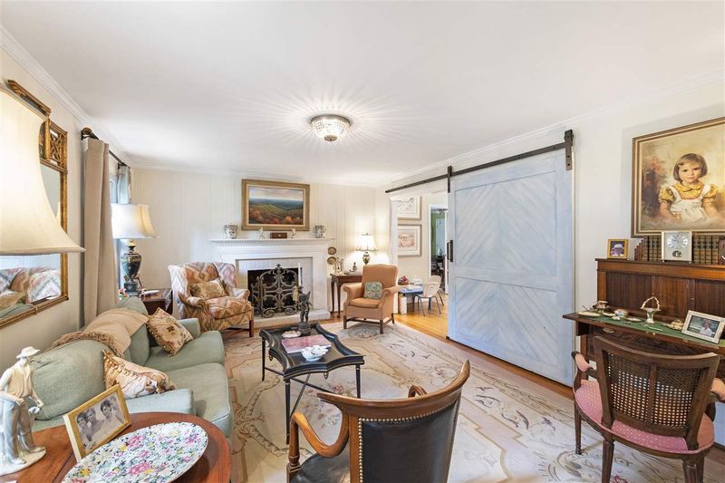 608 Sampson St, Raleigh, NC 27609