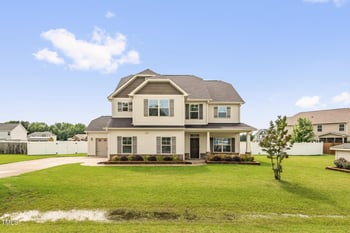 608 Thornbrooke Dr, Hope Mills, NC 28348