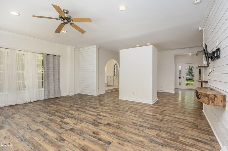 6086 Dunes Dr, Sanford, NC 27332