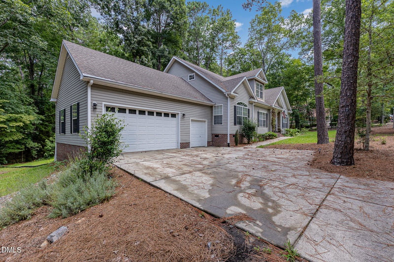 6086 Dunes Dr, Sanford, NC 27332