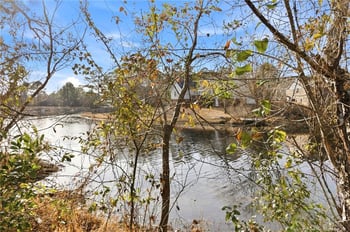 6086 Lexington Dr, Hope Mills, NC 28348