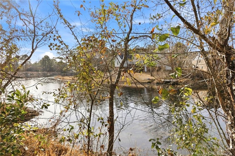 6086 Lexington Dr, Hope Mills, NC 28348