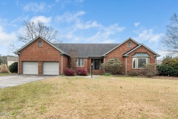 609 Academy St, Fuquay Varina, NC 27526