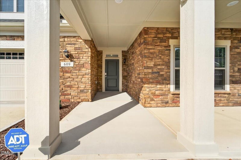 609 Crooked Pine Dr, Cary, NC 27519