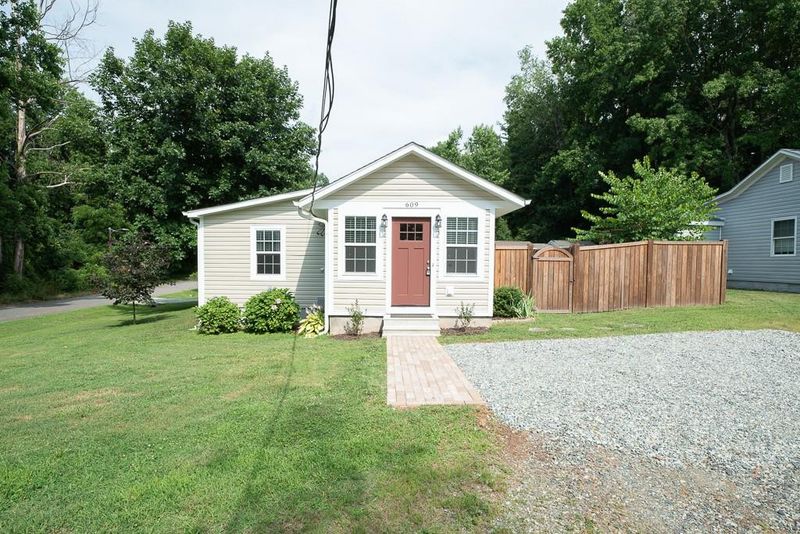 609 E Green St, Mebane, NC 27302