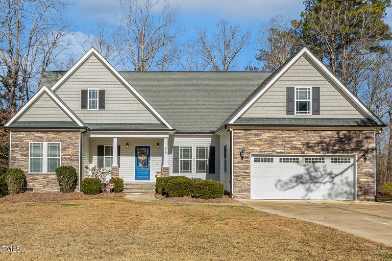609 E Harnett St, Lillington, NC 27546