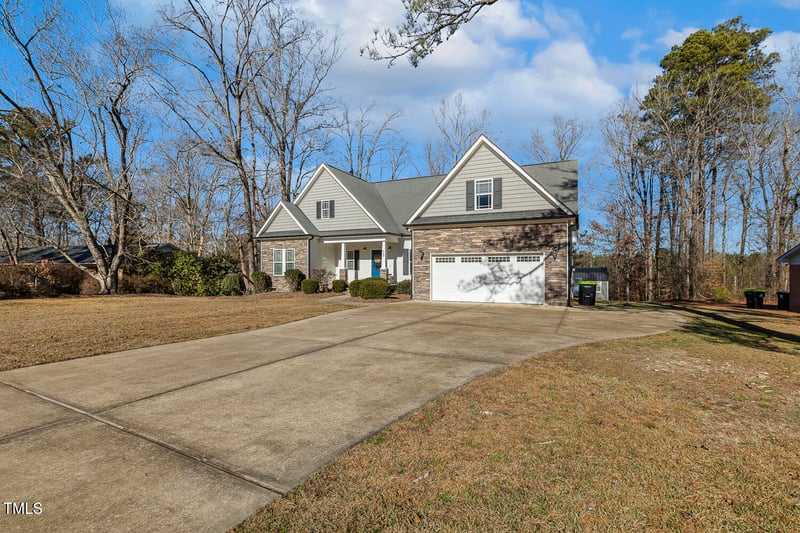 609 E Harnett St, Lillington, NC 27546