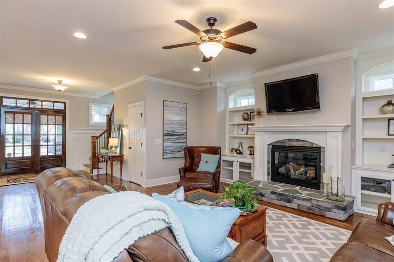 609 Hollymont Dr, Holly Springs, NC 27540