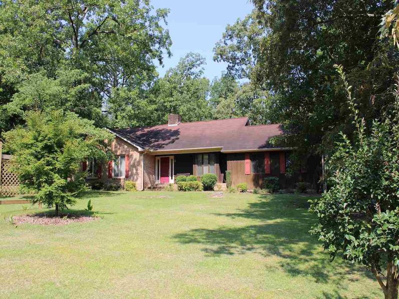 609 W James St, Lillington, NC 27546