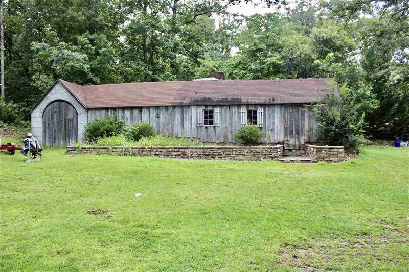 609 W James St, Lillington, NC 27546