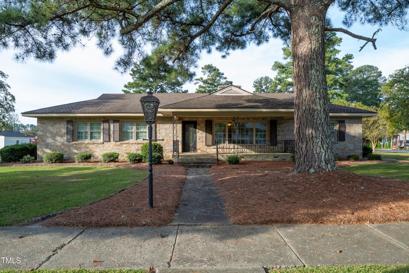 609 Main St, Benson, NC 27504