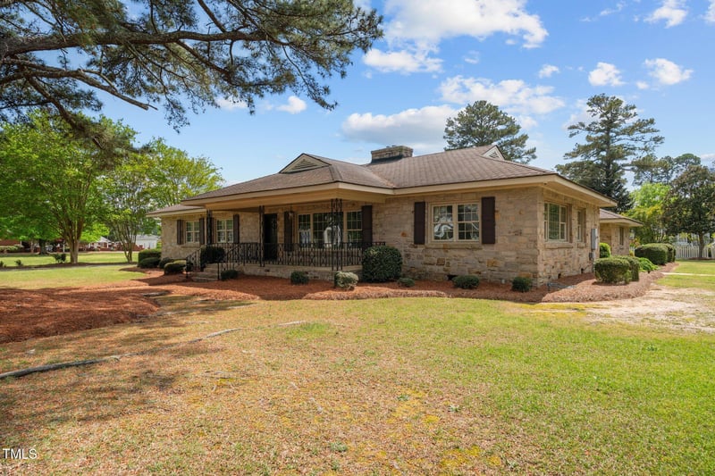 609 Main St, Benson, NC 27504