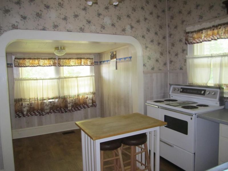 609 E Morehead St, Burlington, NC 27215