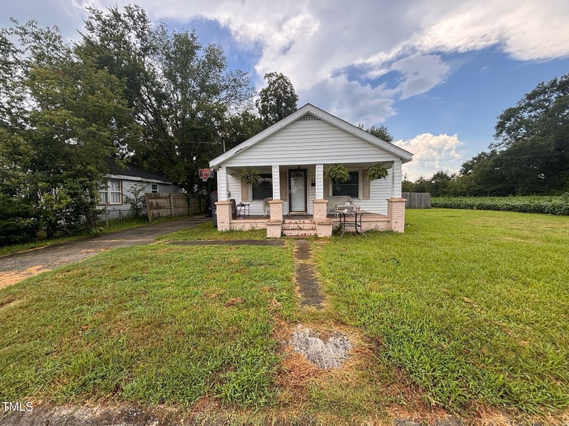 609 Preston St, Selma, NC 27576