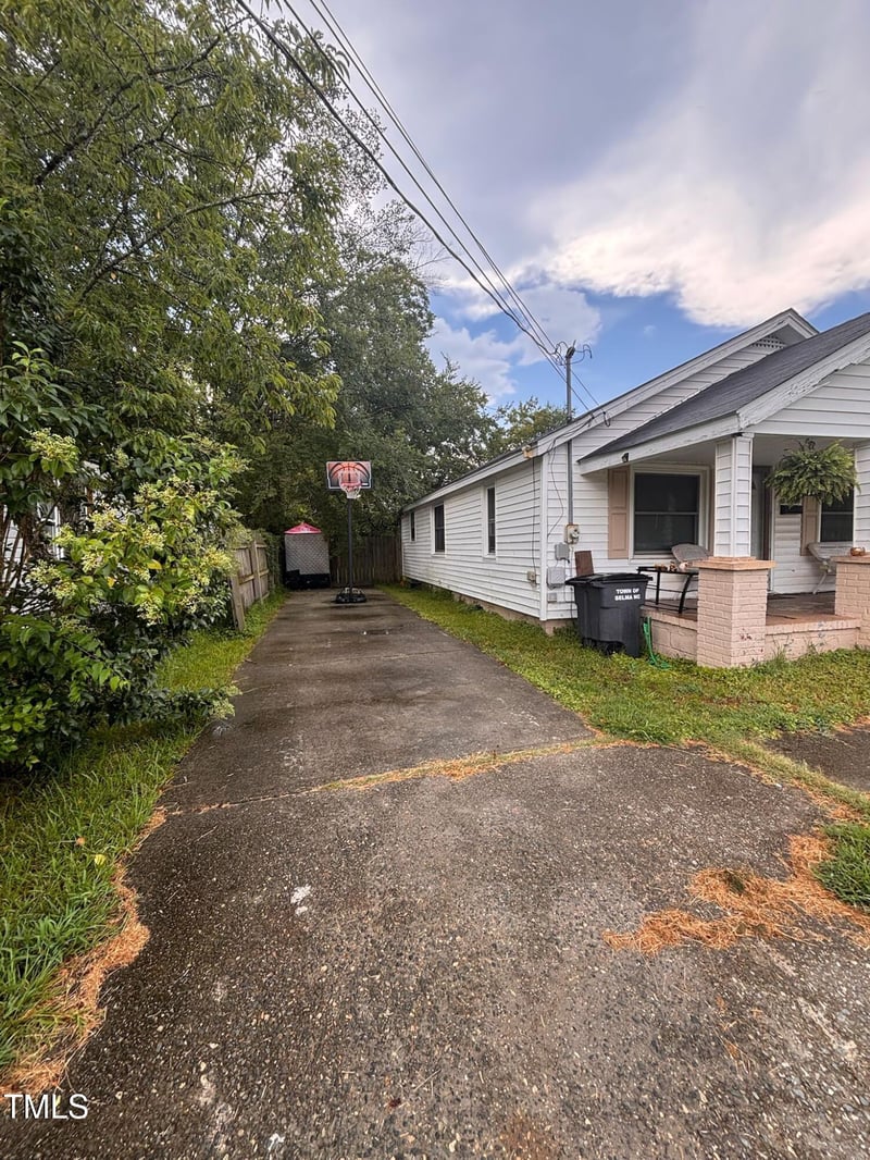 609 Preston St, Selma, NC 27576