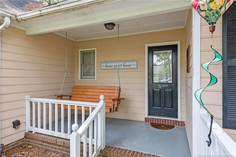 609 Rockport Dr, Fayetteville, NC 28311