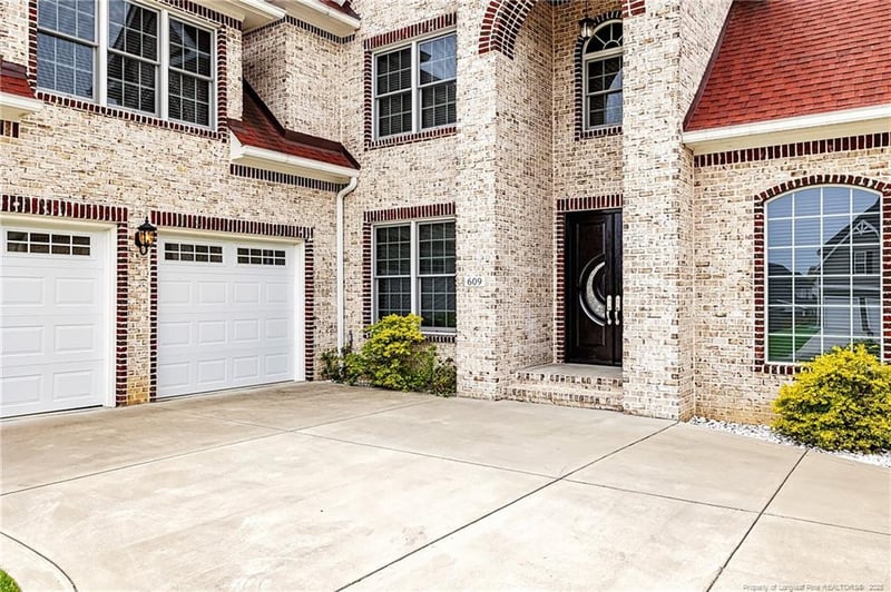 609 Summerchase Dr, Fayetteville, NC 28311
