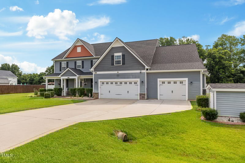 609 Thornbrooke Dr, Hope Mills, NC 28348
