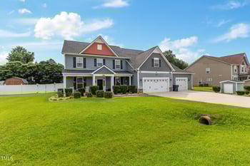 609 Thornbrooke Dr, Hope Mills, NC 28348