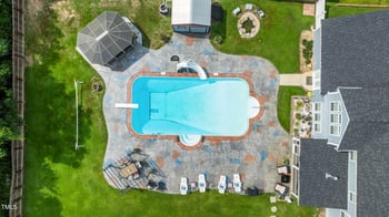 609 Thornbrooke Dr, Hope Mills, NC 28348