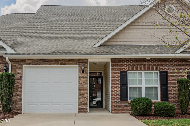 609 Village Lake Ln, Mebane, NC 27302