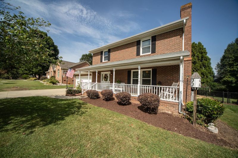 609 Westridge Dr, Burlington, NC 27215