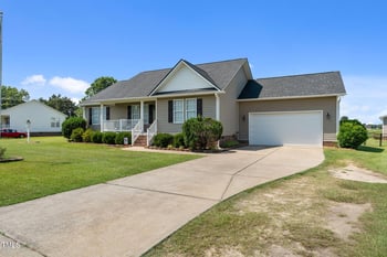 61 Beasley Estates Dr, Benson, NC 27504