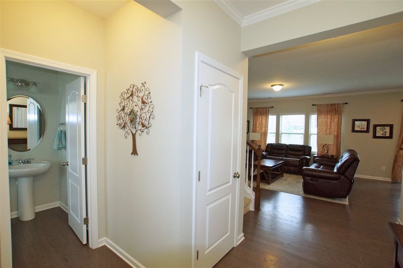 61 Chinaberry Dr, Clayton, NC 27527