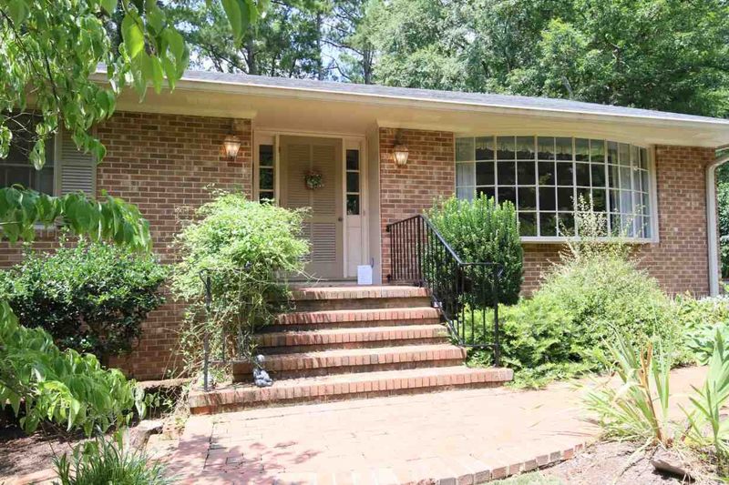 610 Churchill Dr, Chapel Hill, NC 27517