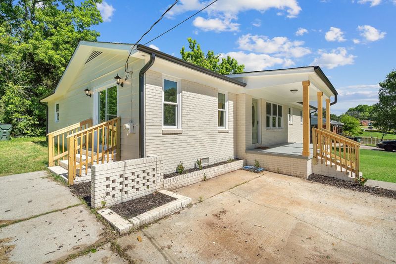 610 Holly St, Burlington, NC 27217