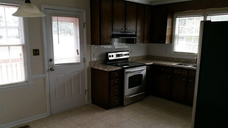 610 W Stallings St, Clayton, NC 27520