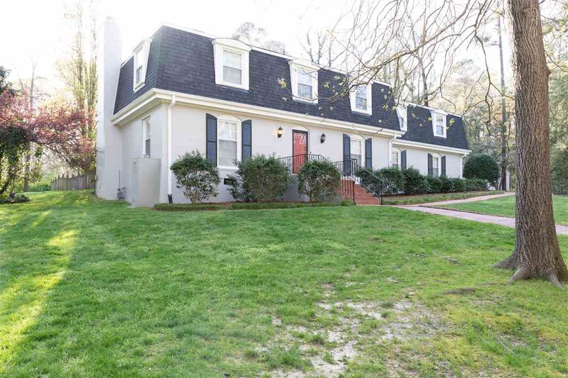 6101 Castlebrook Dr, Raleigh, NC 27604