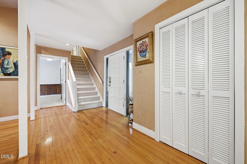 6101 Dresden Ln, Raleigh, NC 27612