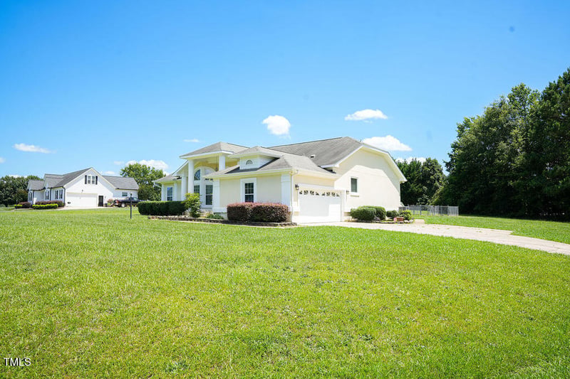 6101 Valentine St, Zebulon, NC 27597