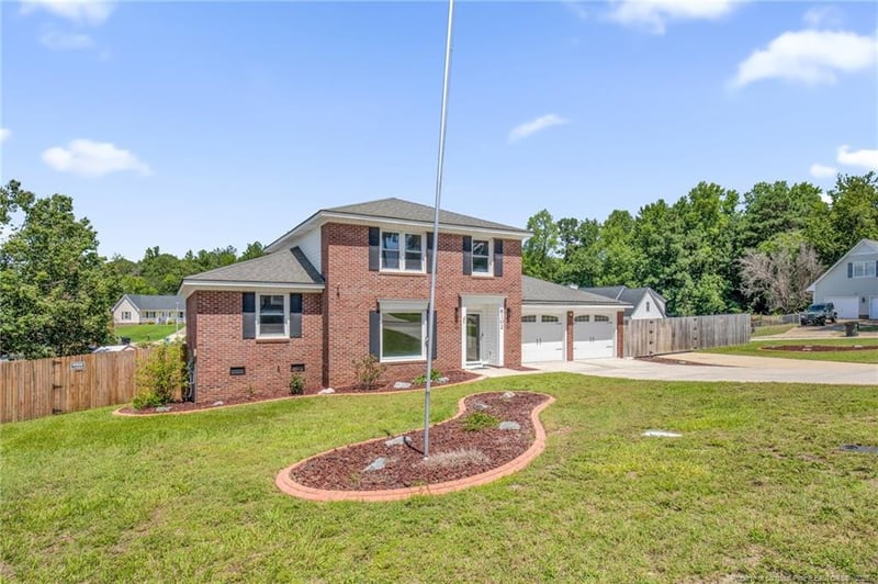 6102 Lakeway Dr, Fayetteville, NC 28306