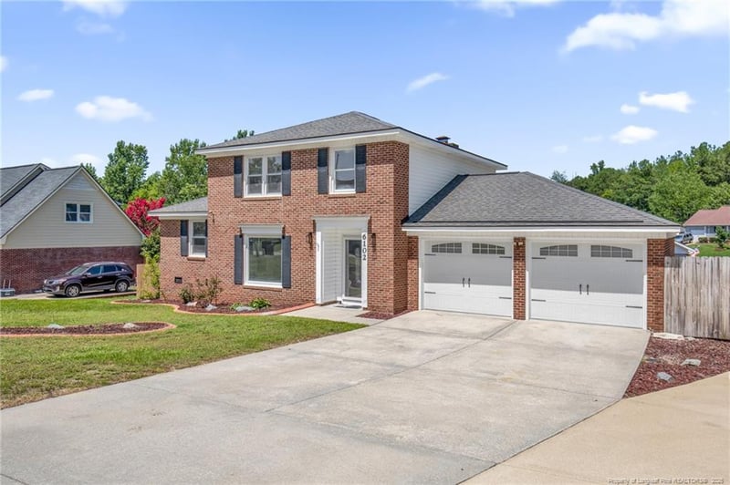 6102 Lakeway Dr, Fayetteville, NC 28306