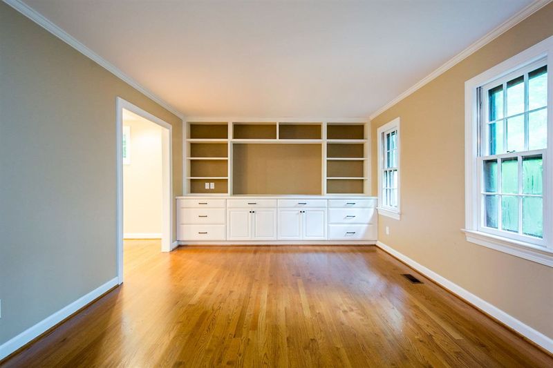 6104 Dresden Ln, Raleigh, NC 27612