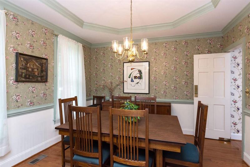 6104 Hampton Ridge Rd, Raleigh, NC 27603