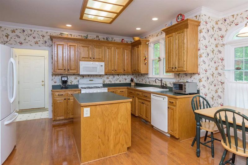 6104 Hampton Ridge Rd, Raleigh, NC 27603