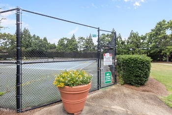 6104 Spicewood Dr, Fuquay Varina, NC 27526