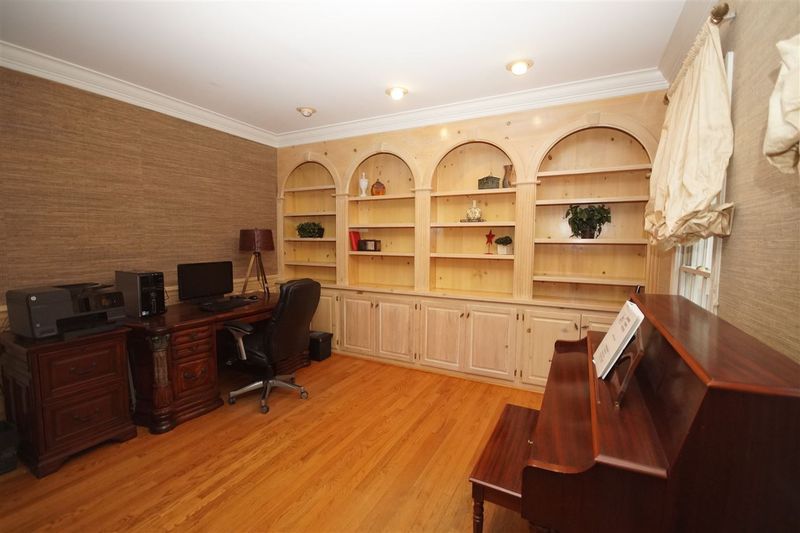 6105 Battleford Dr, Raleigh, NC 27612