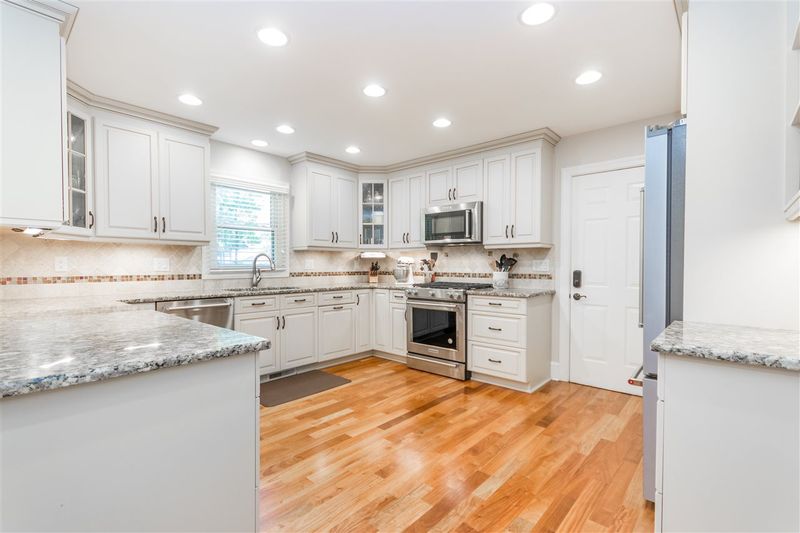 6105 Bramblewood Dr, Raleigh, NC 27612