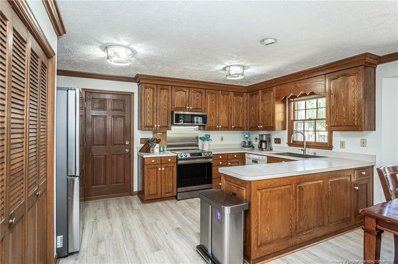 6105 Lochview Dr, Fayetteville, NC 28311