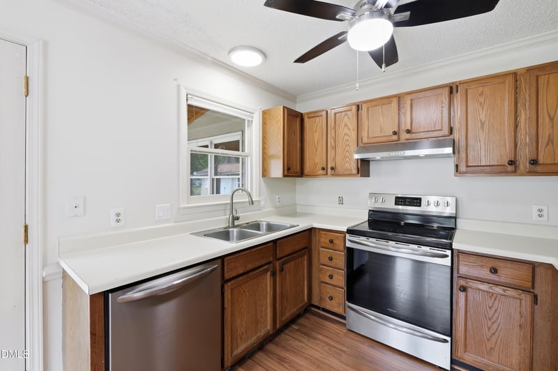6105 River Landings Dr, Raleigh, NC 27604