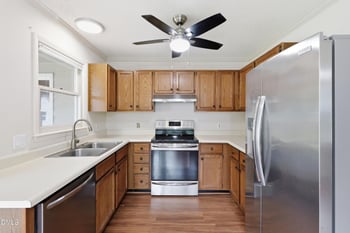 6105 River Landings Dr, Raleigh, NC 27604