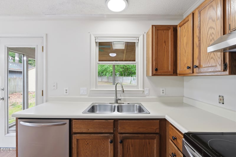 6105 River Landings Dr, Raleigh, NC 27604