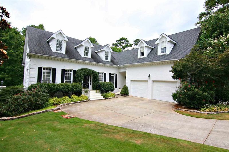 6105 Westglen Dr, Raleigh, NC 27612