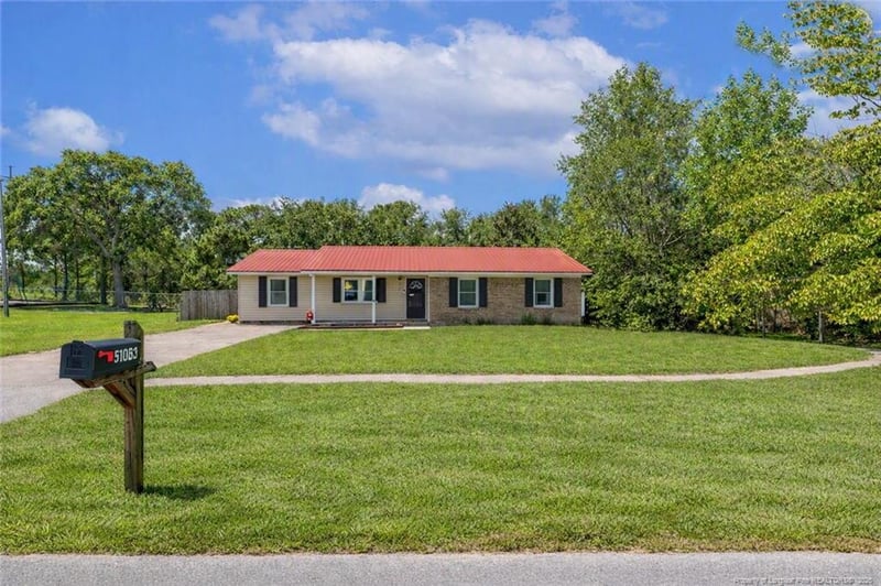 6106 Lexington Dr, Hope Mills, NC 28348