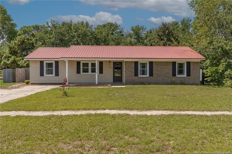 6106 Lexington Dr, Hope Mills, NC 28348