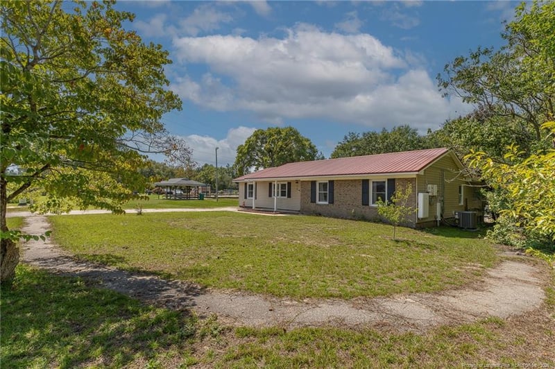 6106 Lexington Dr, Hope Mills, NC 28348